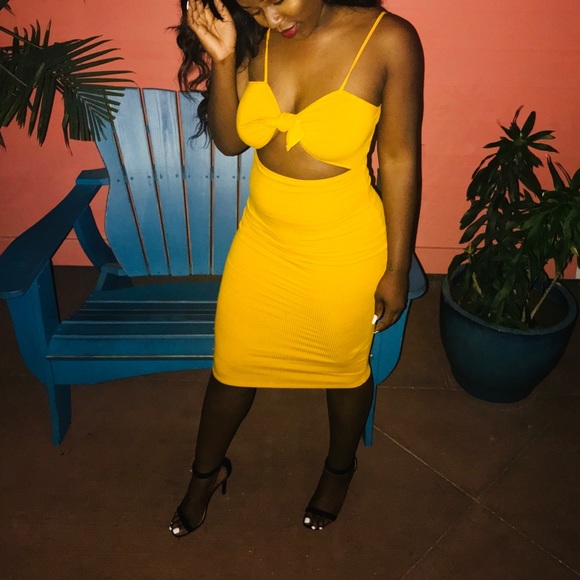 Dresses & Skirts - Mustard Yellow Midi Dress